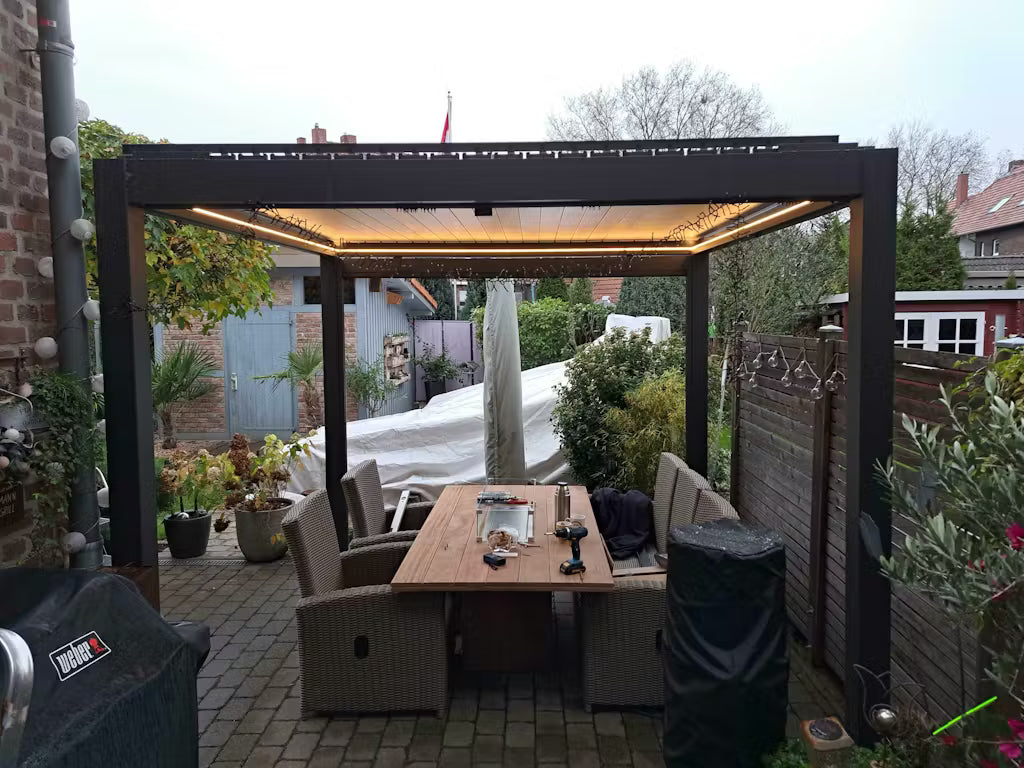 Pergola adossée ou autoportée ? Le guide comparatif pour faire le bon choix