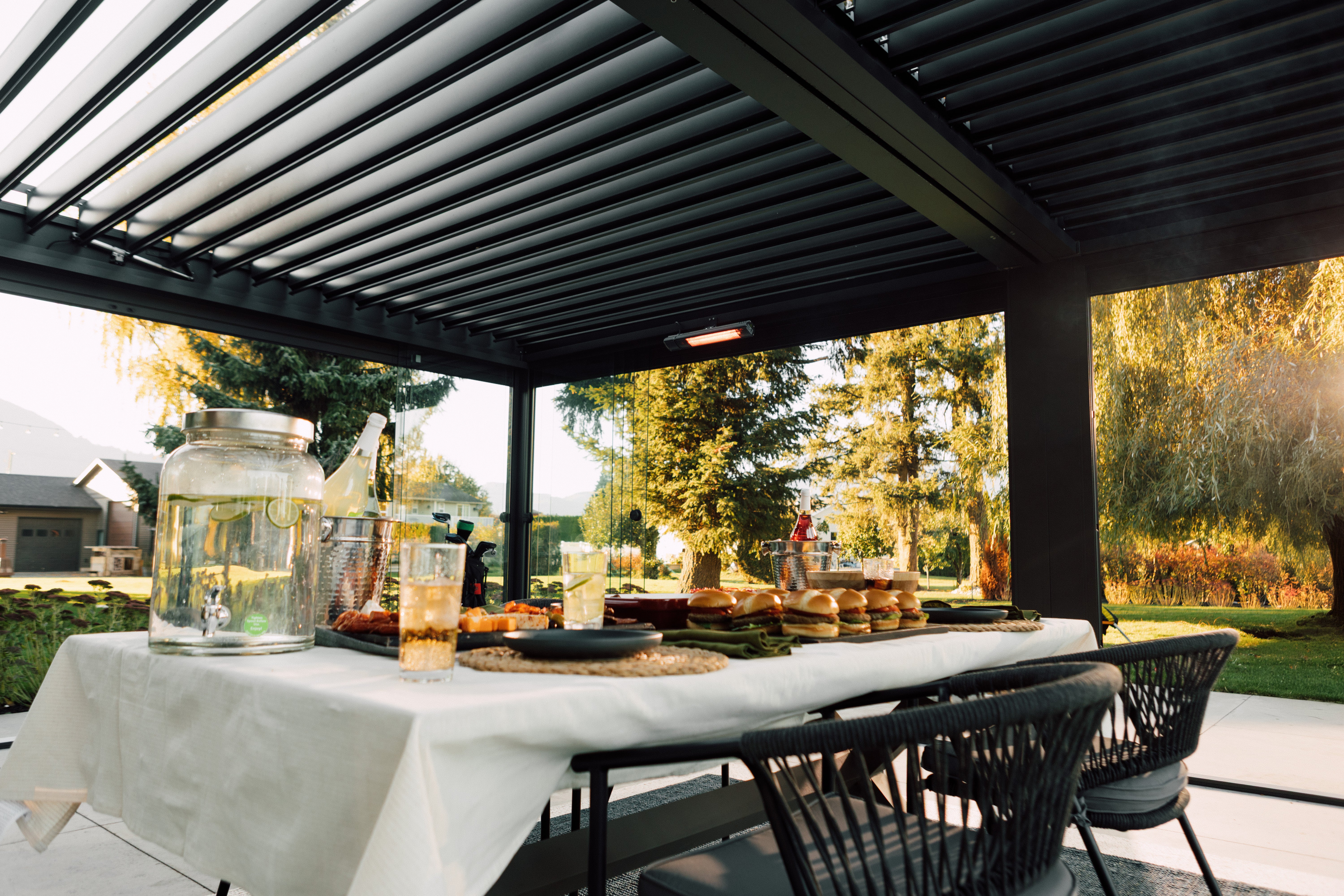 Dîner sous pergola